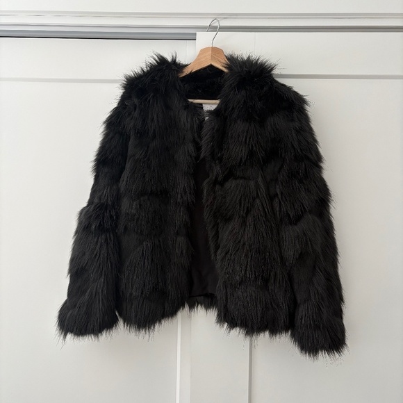Mango Black Faux Fur Jacket – Elegant & Cozy Statement Piece - Picture 1 of 6